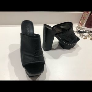 BeBe black platform heel